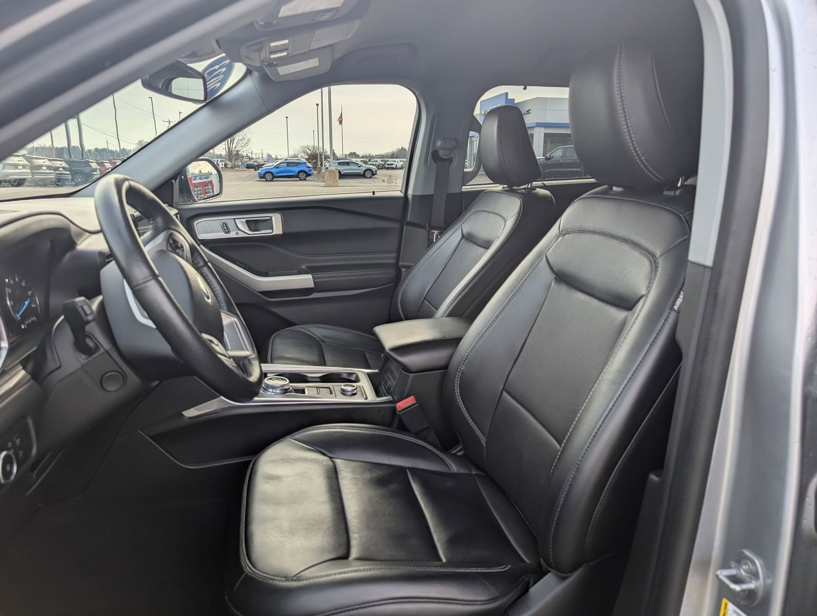 Used 2023 Ford Explorer Limited w/ Equipment Group 301A image 11