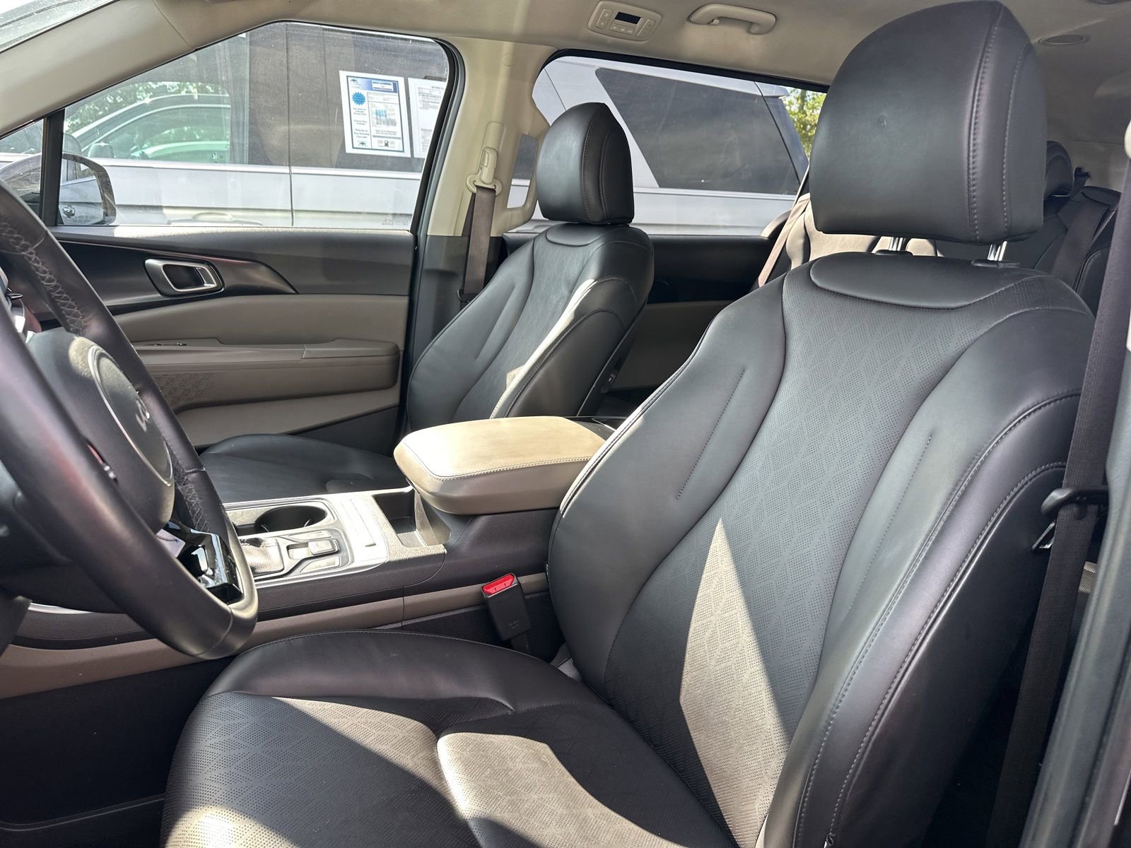 Used 2025 Kia Carnival FWD image 8