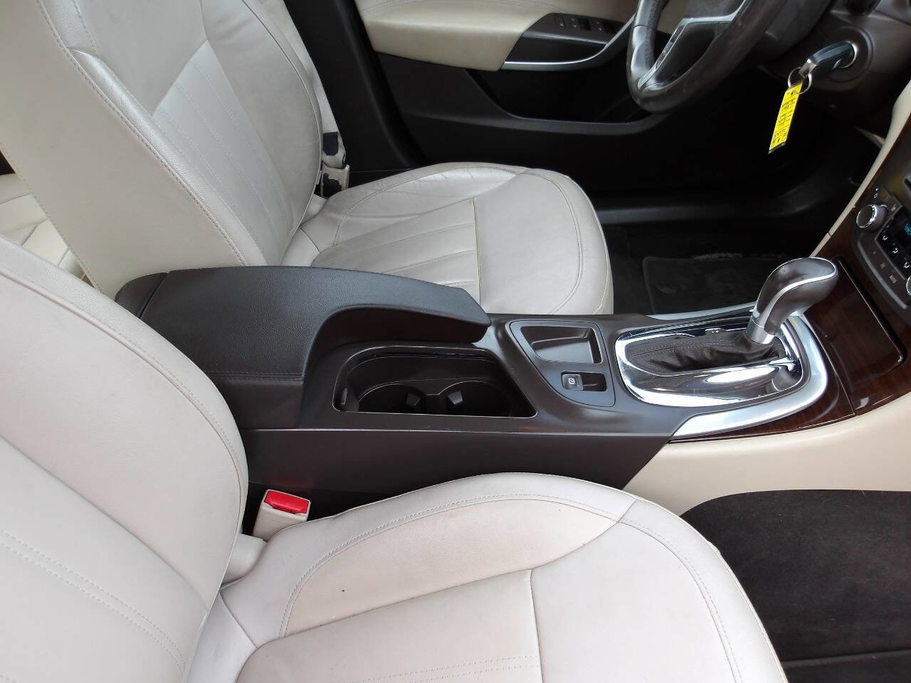 Used 2011 Buick Regal CXL image 16