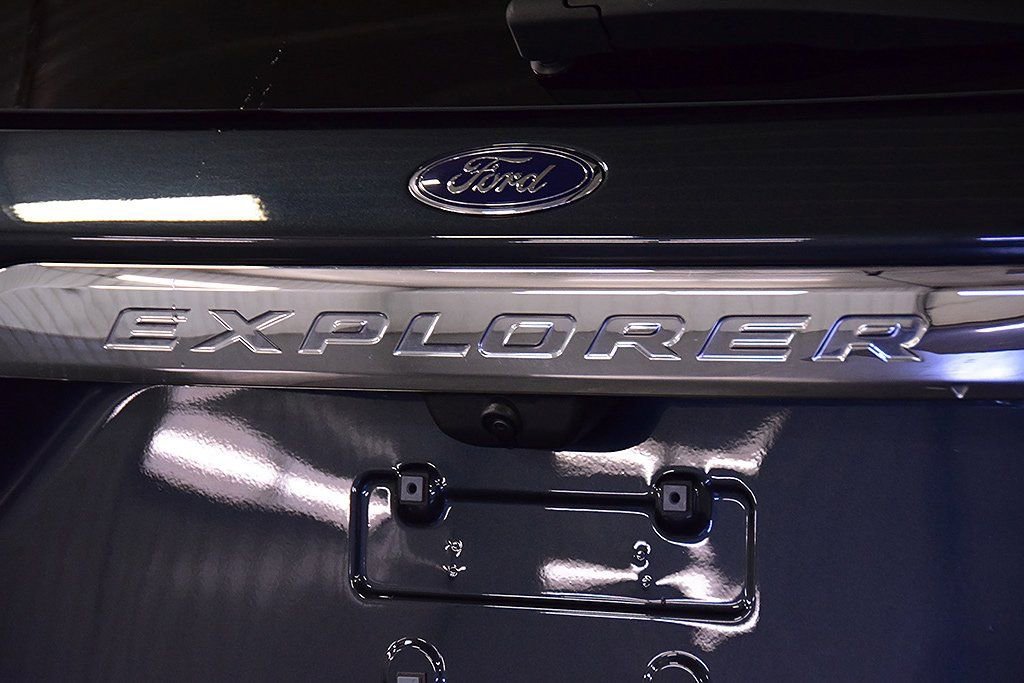 Used 2023 Ford Explorer King Ranch w/ Technology Package image 13