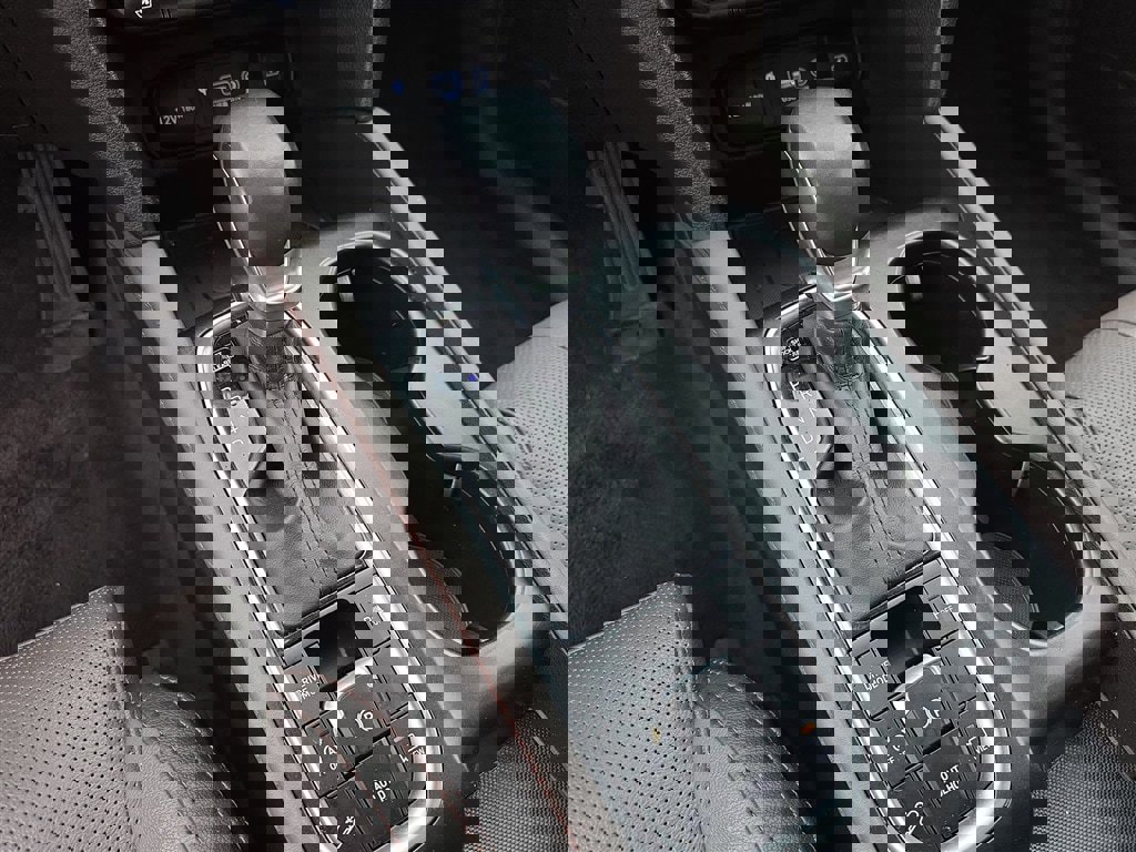 Used 2020 Hyundai Santa Fe Limited w/ Cargo Package image 21