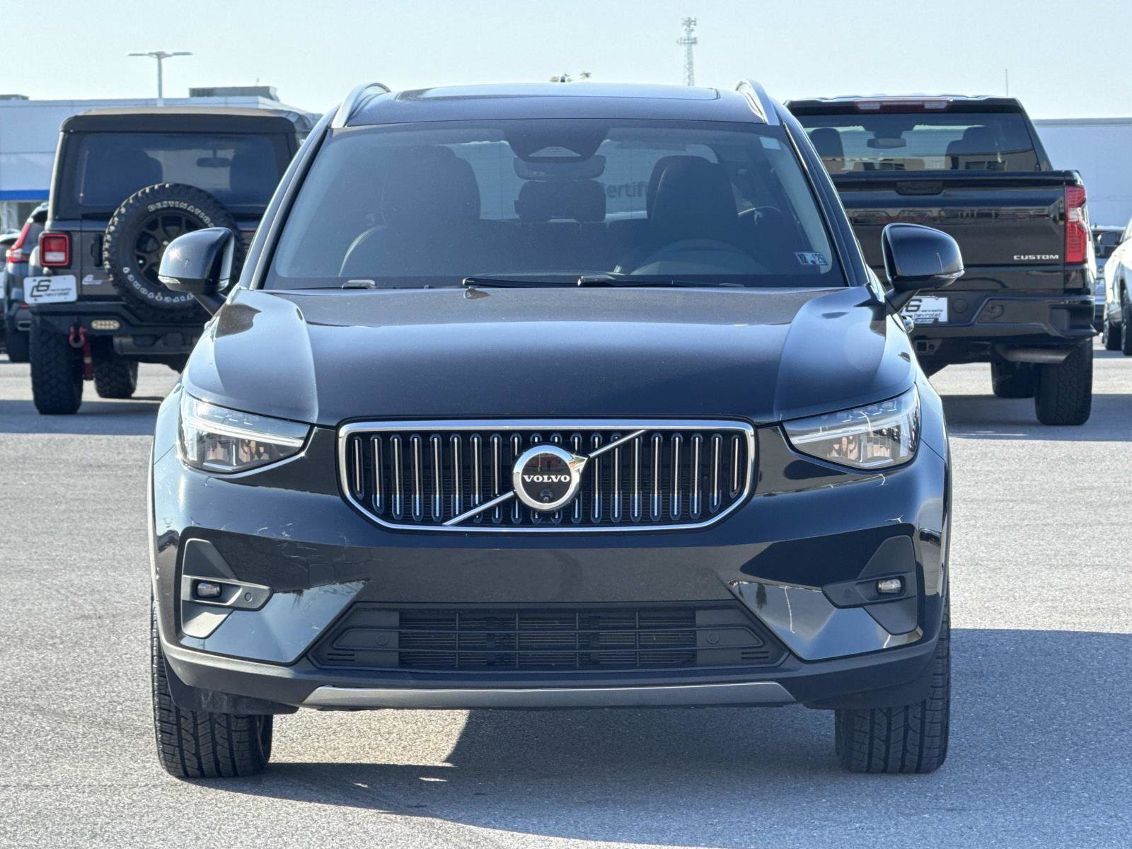 Used 2024 Volvo XC40 B5 Plus image 29