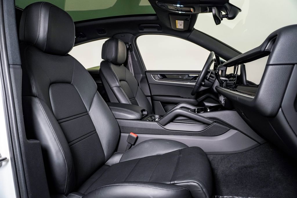 Certified 2025 Porsche Cayenne Coupe AWD/4WD image 15