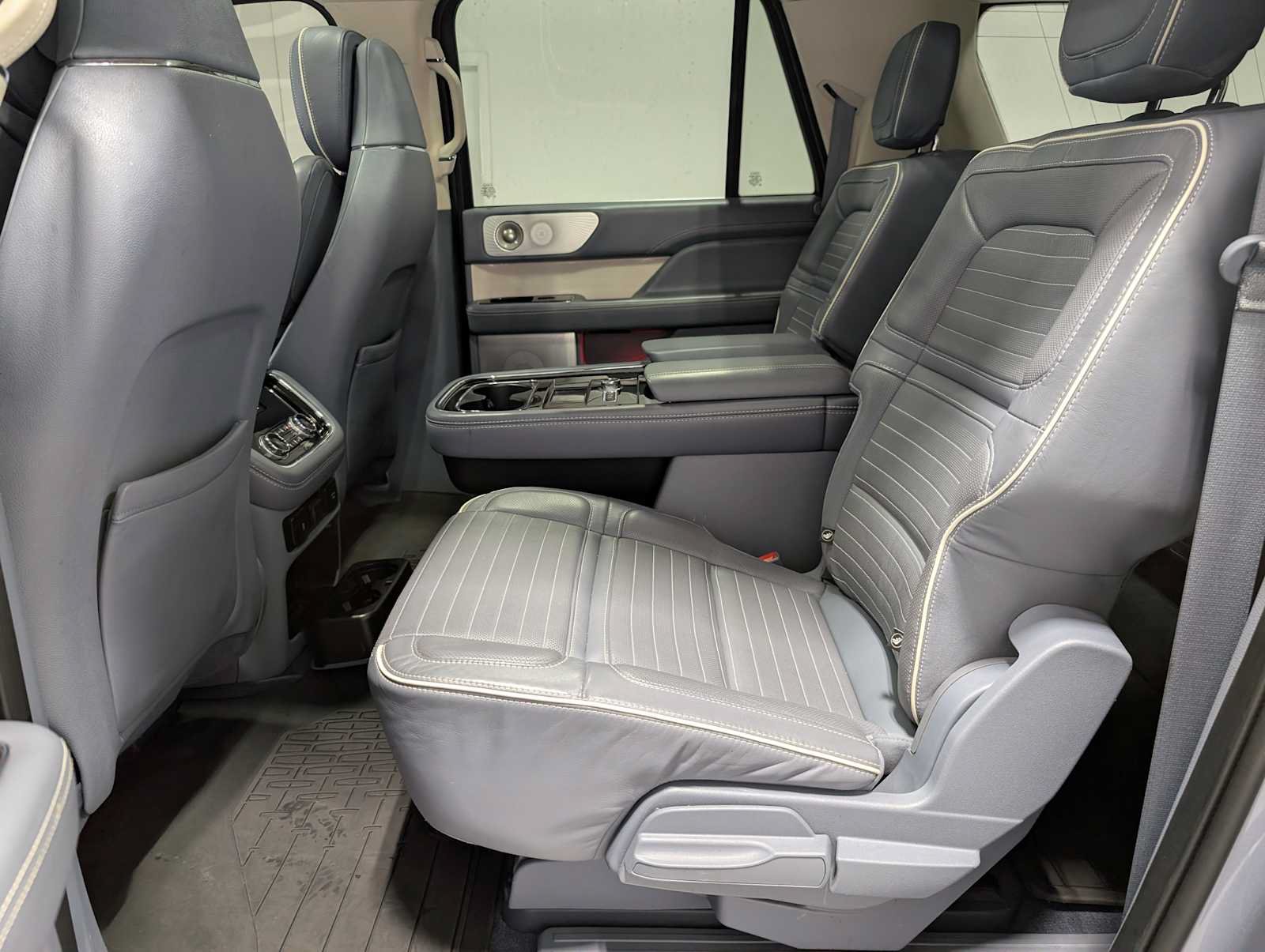 Used 2021 Lincoln Navigator L Black Label w/ Cargo Convenience Package AWD/4WD image 24