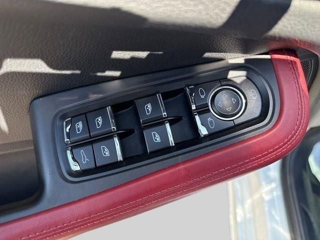 Used 2023 Porsche Macan Turbo AWD/4WD image 8