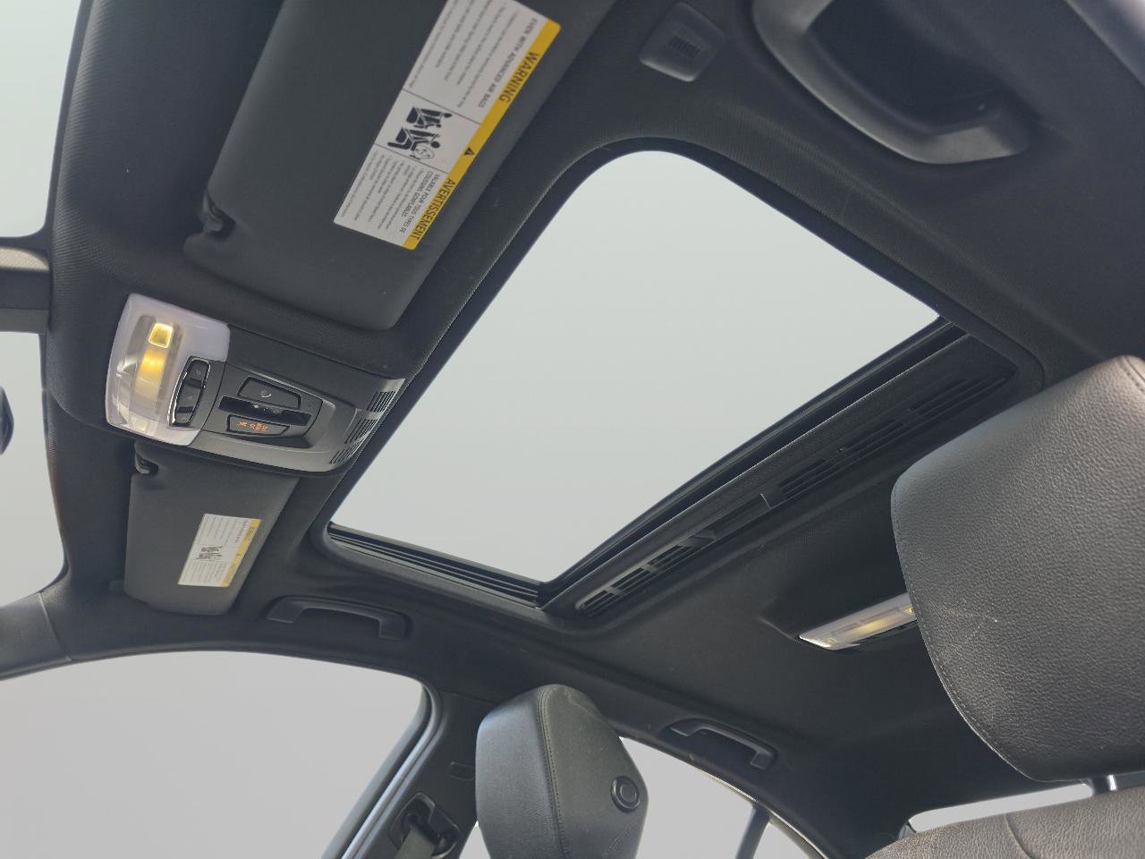 Used 2016 BMW 320i xDrive Sedan image 9