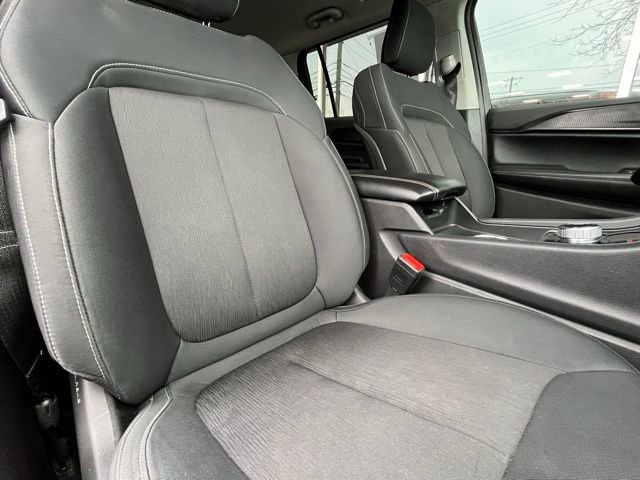 Used 2023 Jeep Grand Cherokee L Laredo image 31