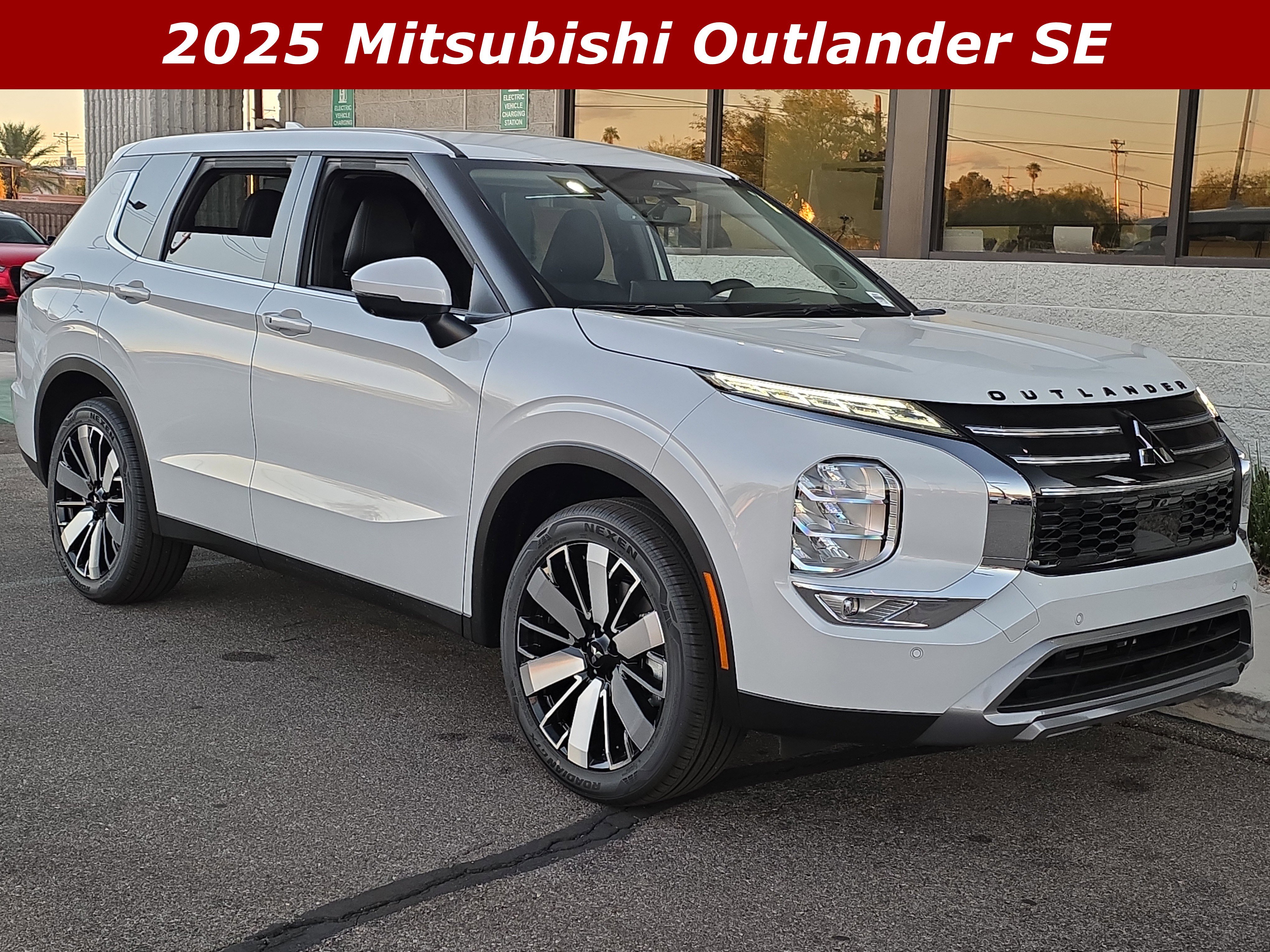 New 2025 Mitsubishi Outlander SE image 1