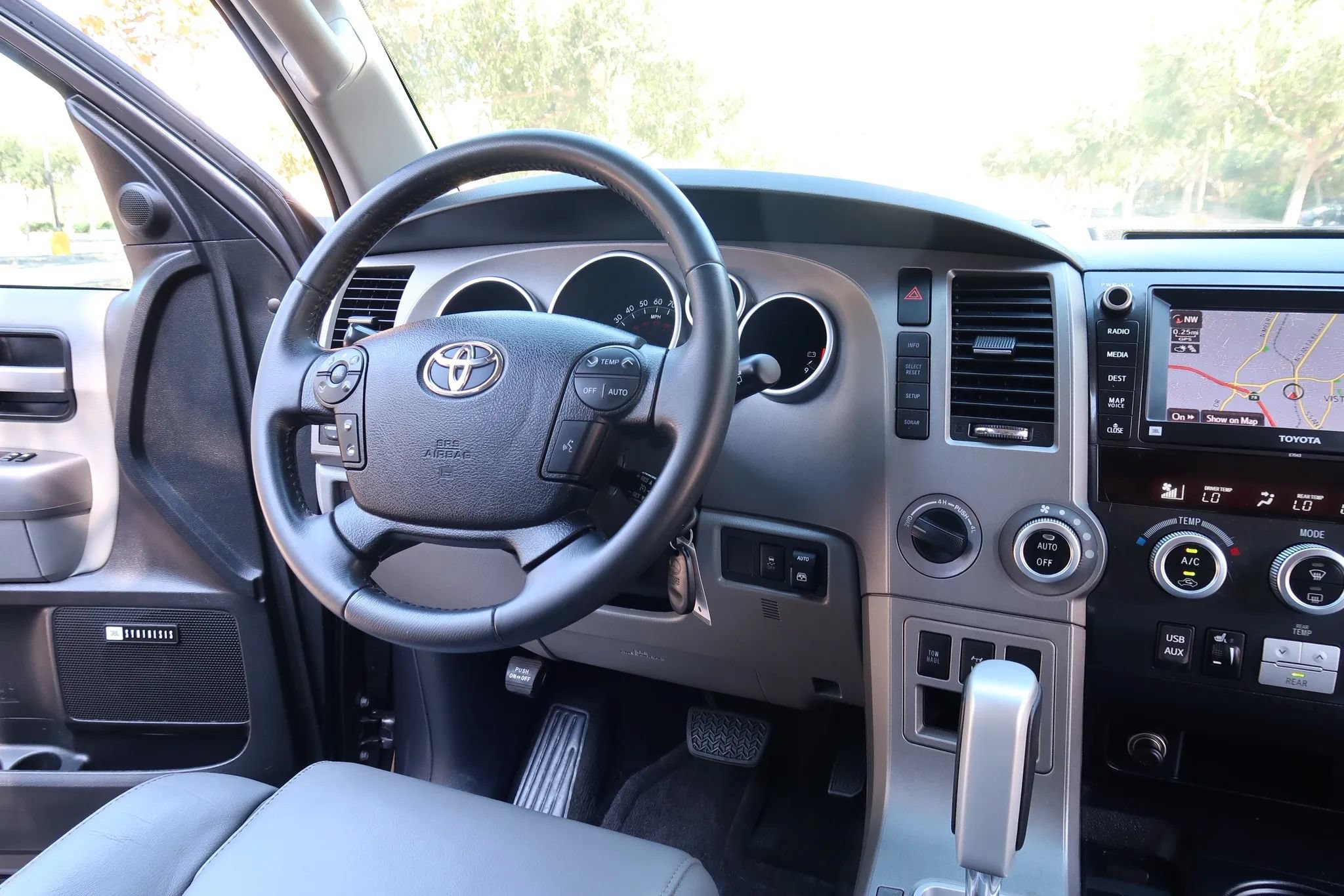 Used 2013 Toyota Sequoia Limited AWD/4WD image 27