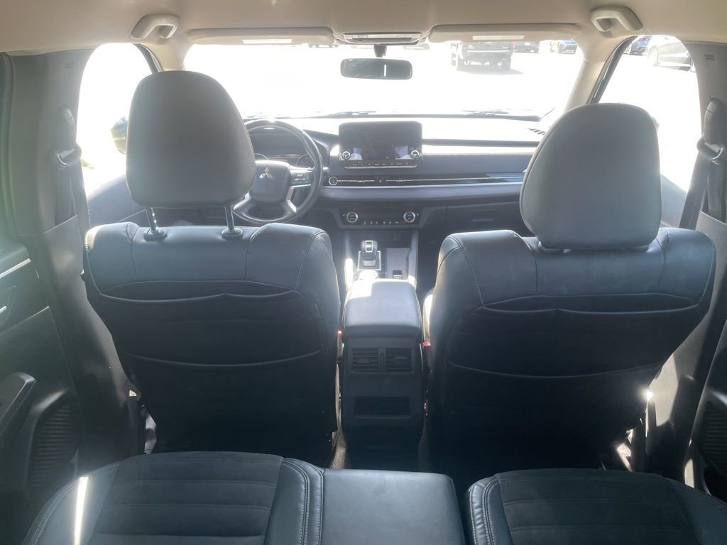 Used 2023 Mitsubishi Outlander SE image 19