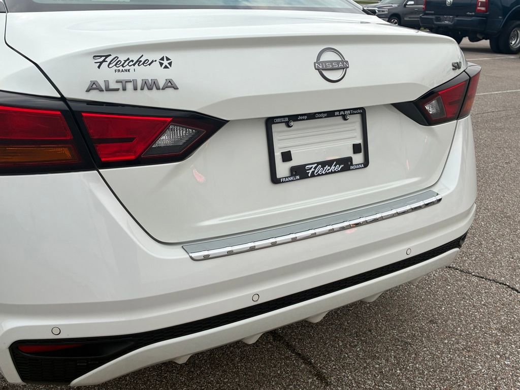 Used 2023 Nissan Altima 2.5 SV FWD image 12