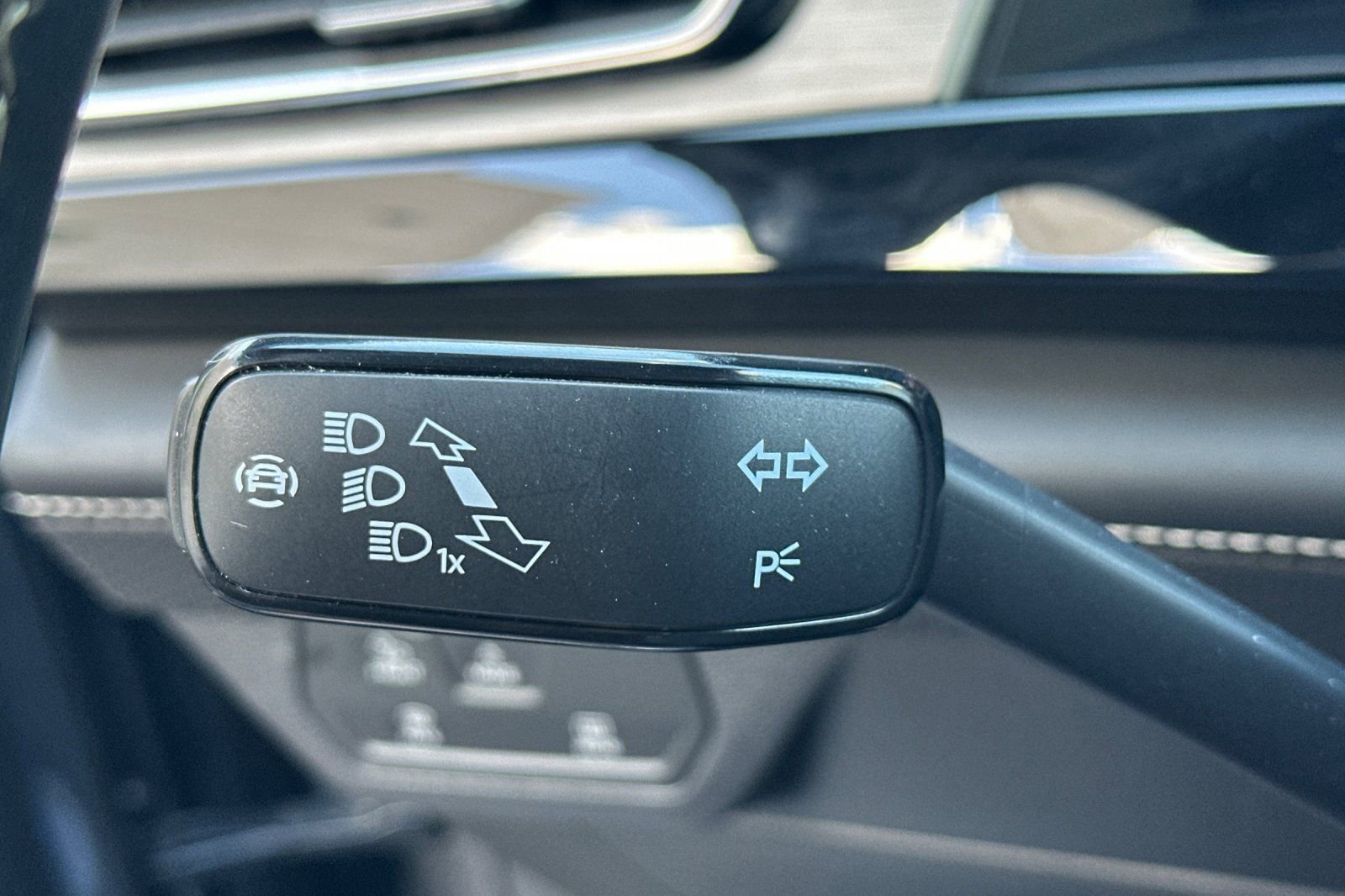 Used 2024 Volkswagen Atlas Cross Sport SE image 37