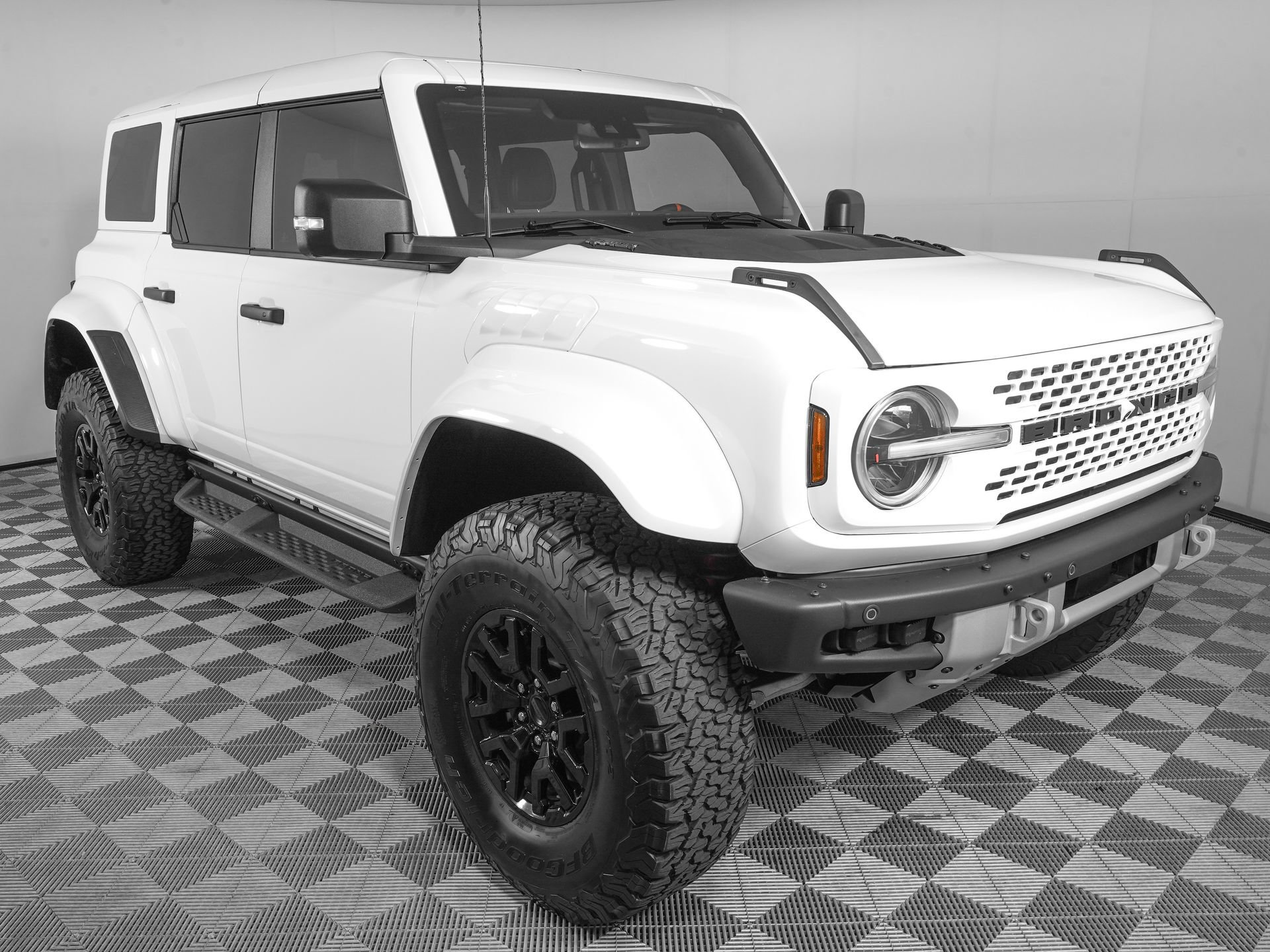 Used 2025 Ford Bronco Raptor AWD/4WD image 2