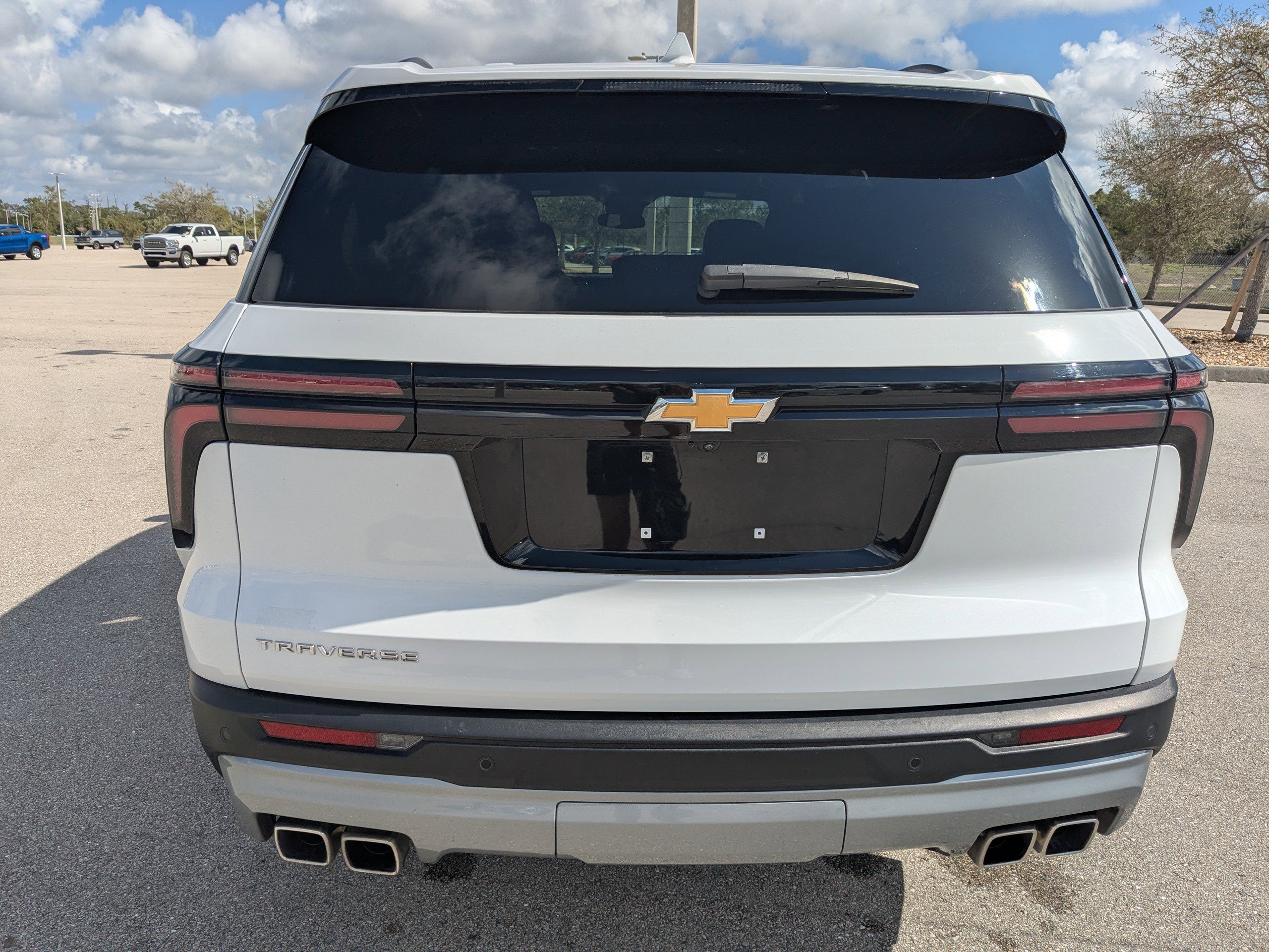 Used 2025 Chevrolet Traverse LT w/ Driver Confidence Package image 6