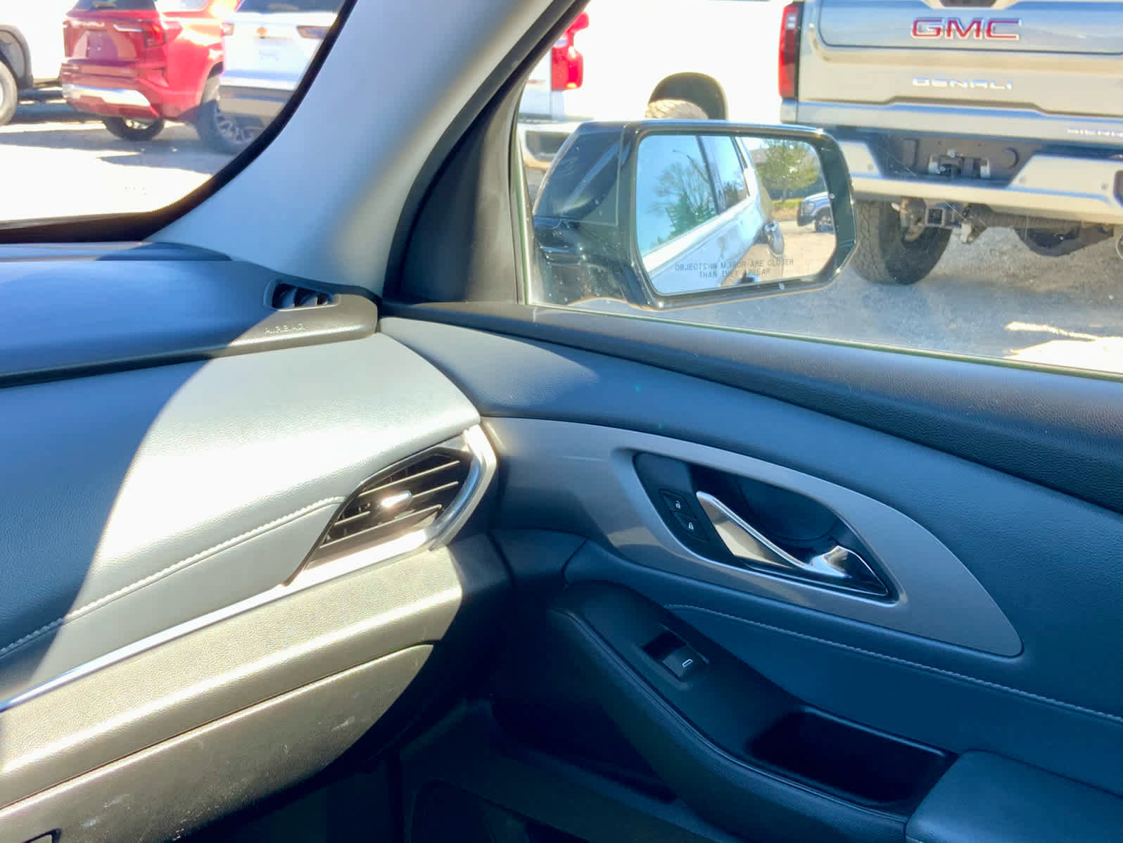 Used 2018 Chevrolet Traverse LT image 36