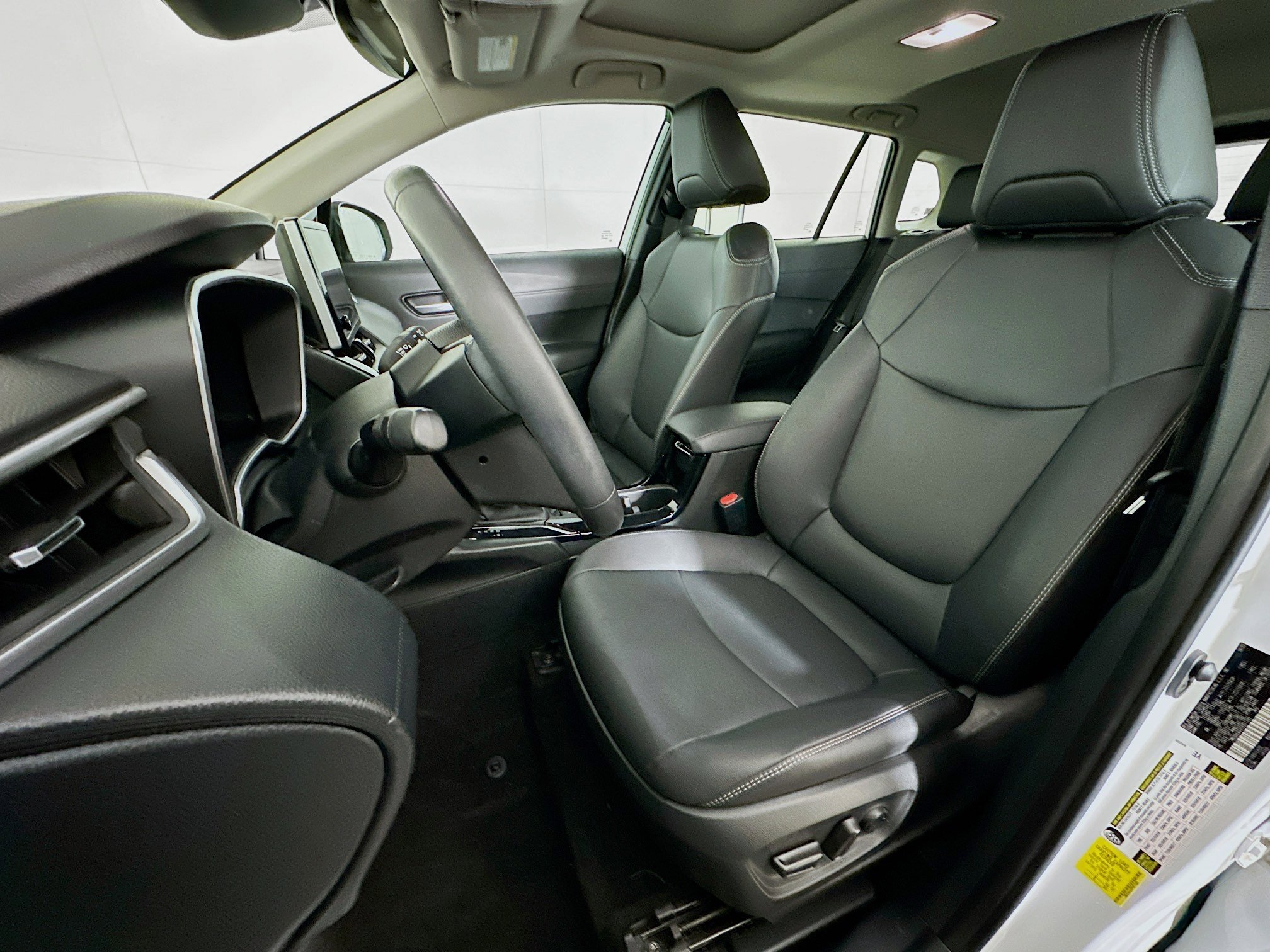 Used 2023 Toyota Corolla Cross XLE w/ Convenience Package image 13