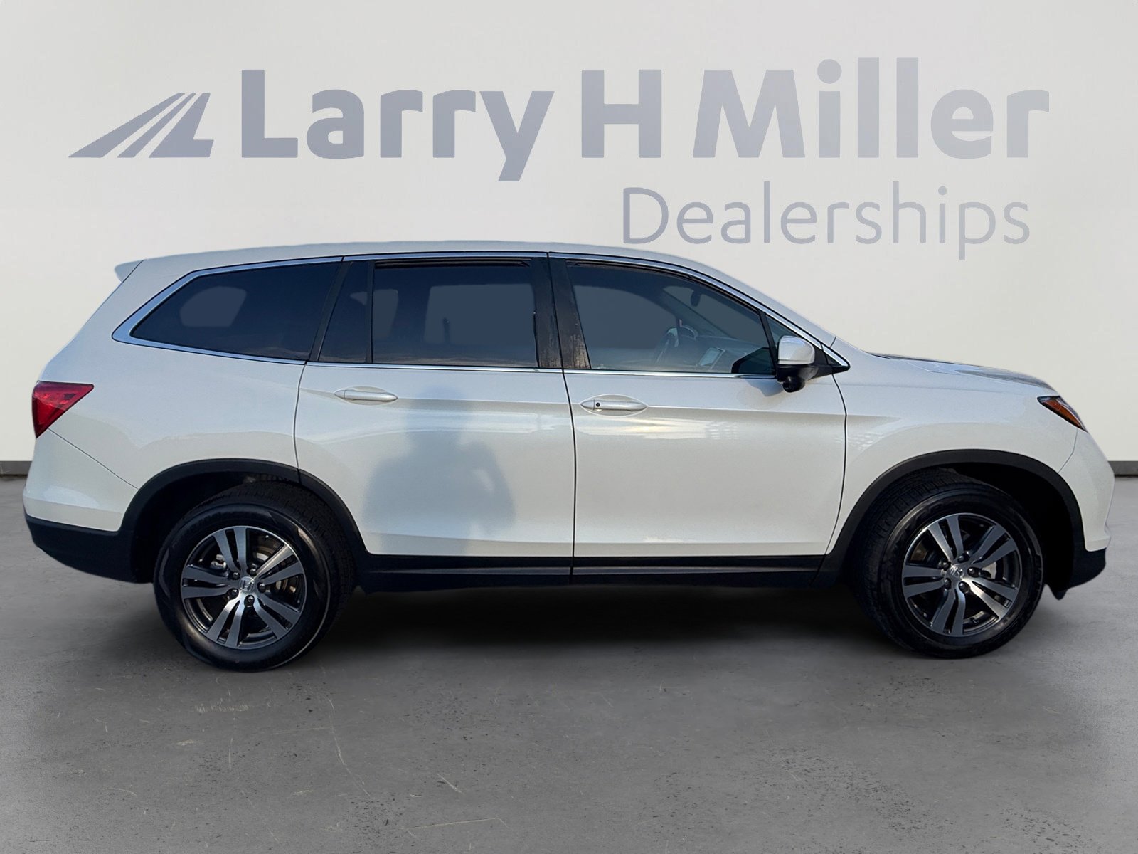 Used 2017 Honda Pilot EX image 6