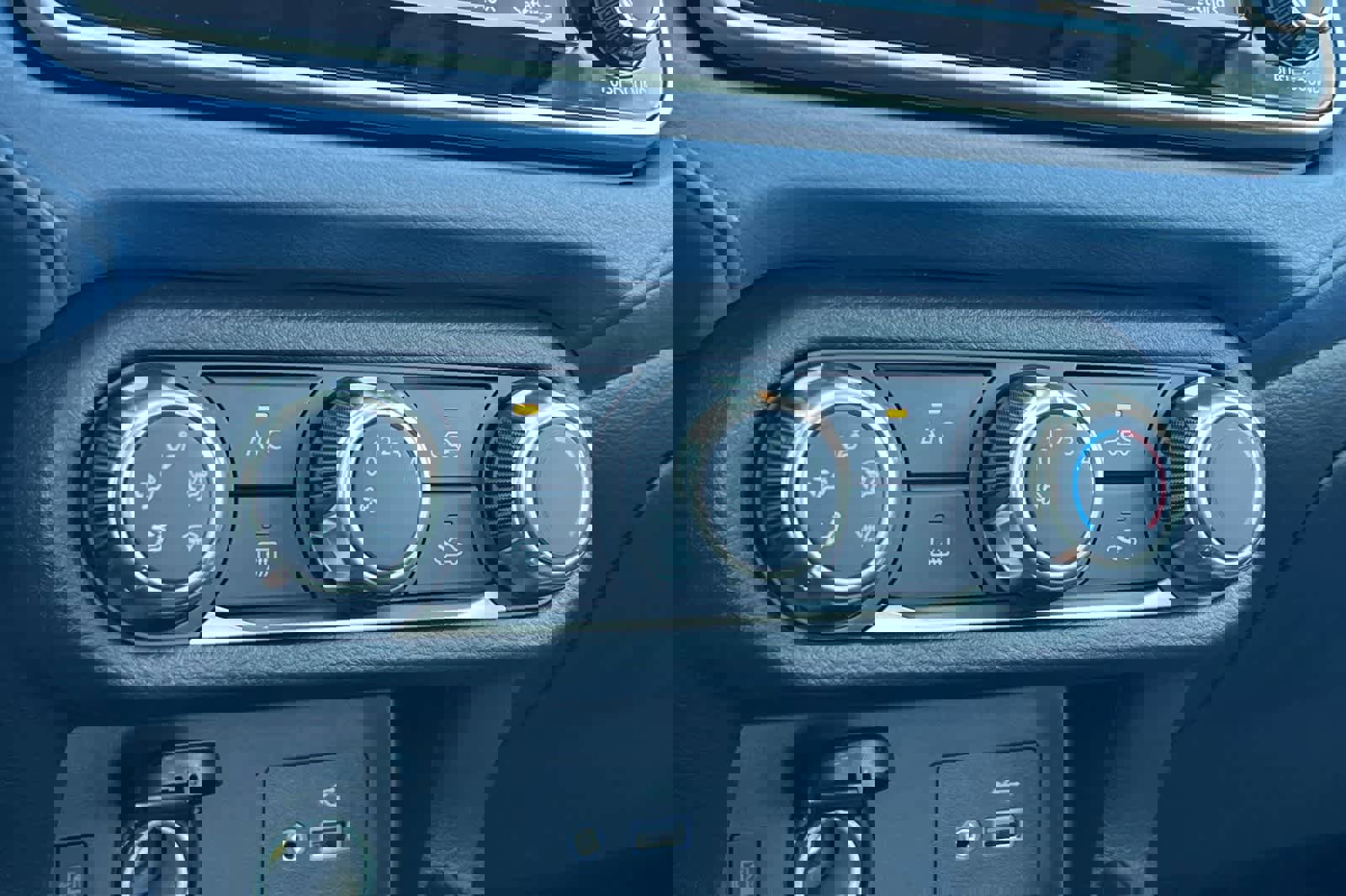 New 2025 Nissan Versa SV image 17