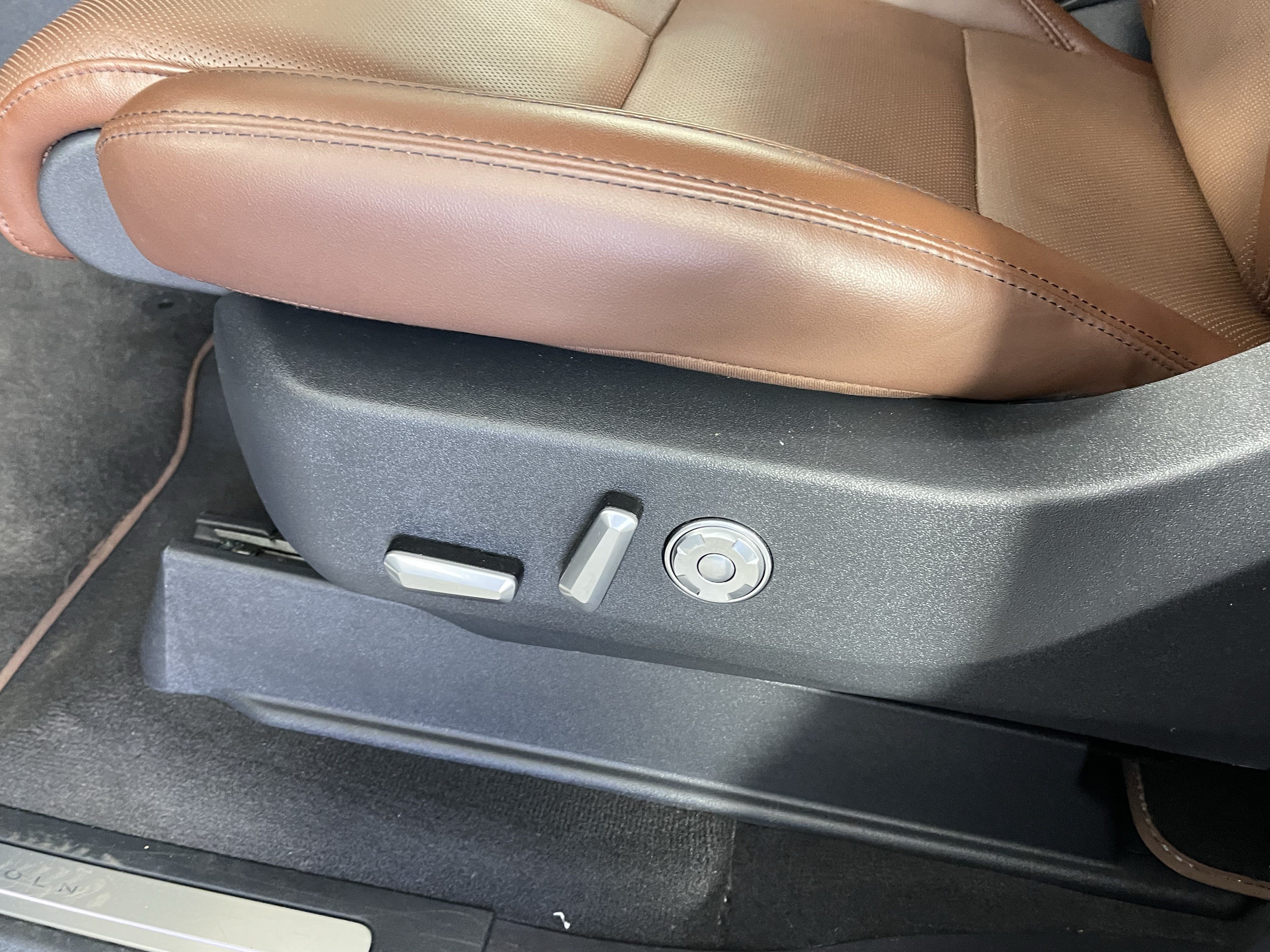 Used 2025 Lincoln Navigator Reserve AWD/4WD image 18