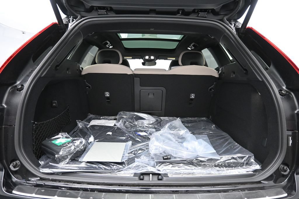 New 2026 Volvo XC60 T8 Plus w/ Protection Package Premier AWD/4WD image 23