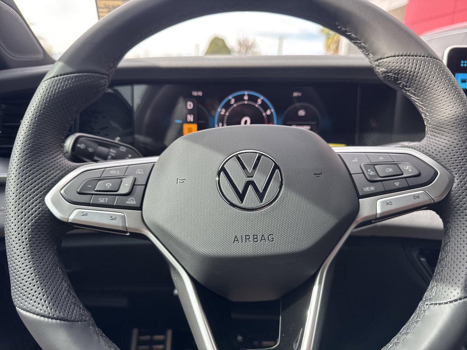 New 2026 Volkswagen Tiguan SE R-Line image 28