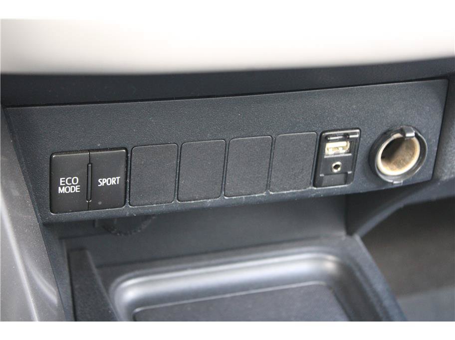 Used 2017 Toyota RAV4 XLE AWD/4WD image 29
