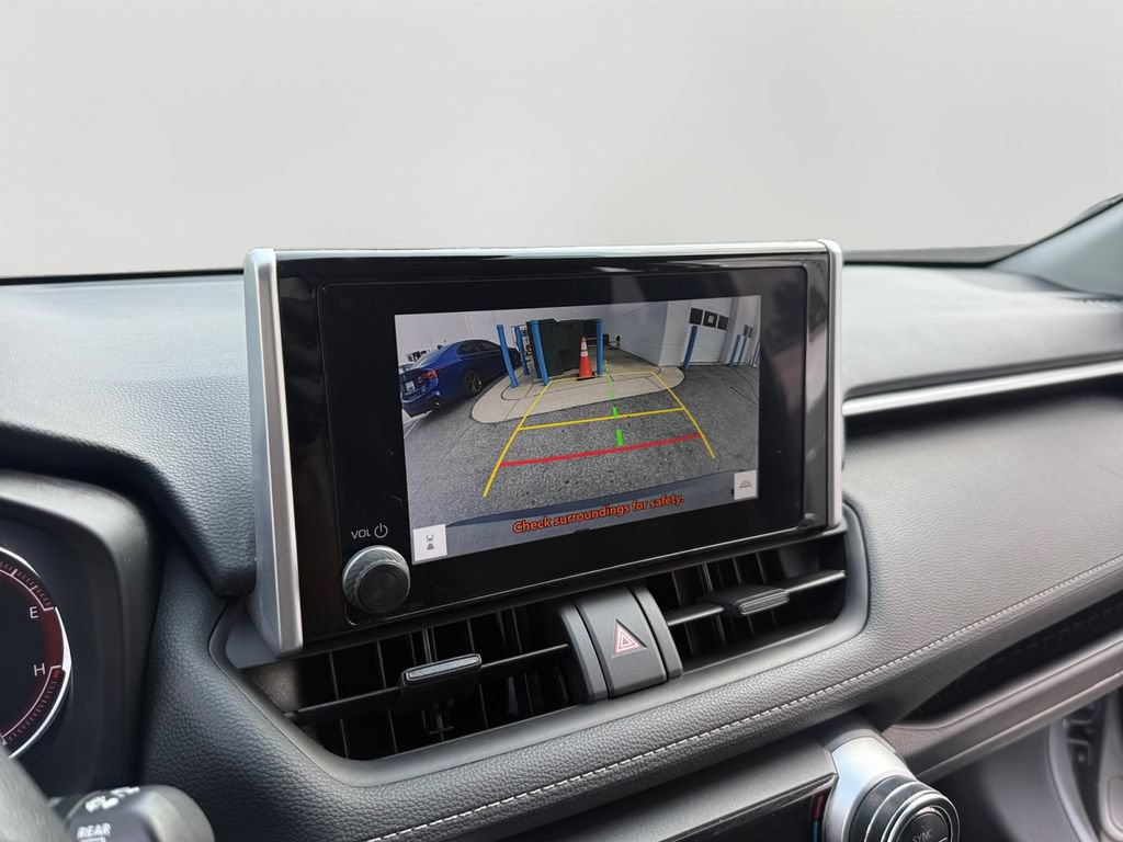 Used 2024 Toyota RAV4 XLE FWD image 16