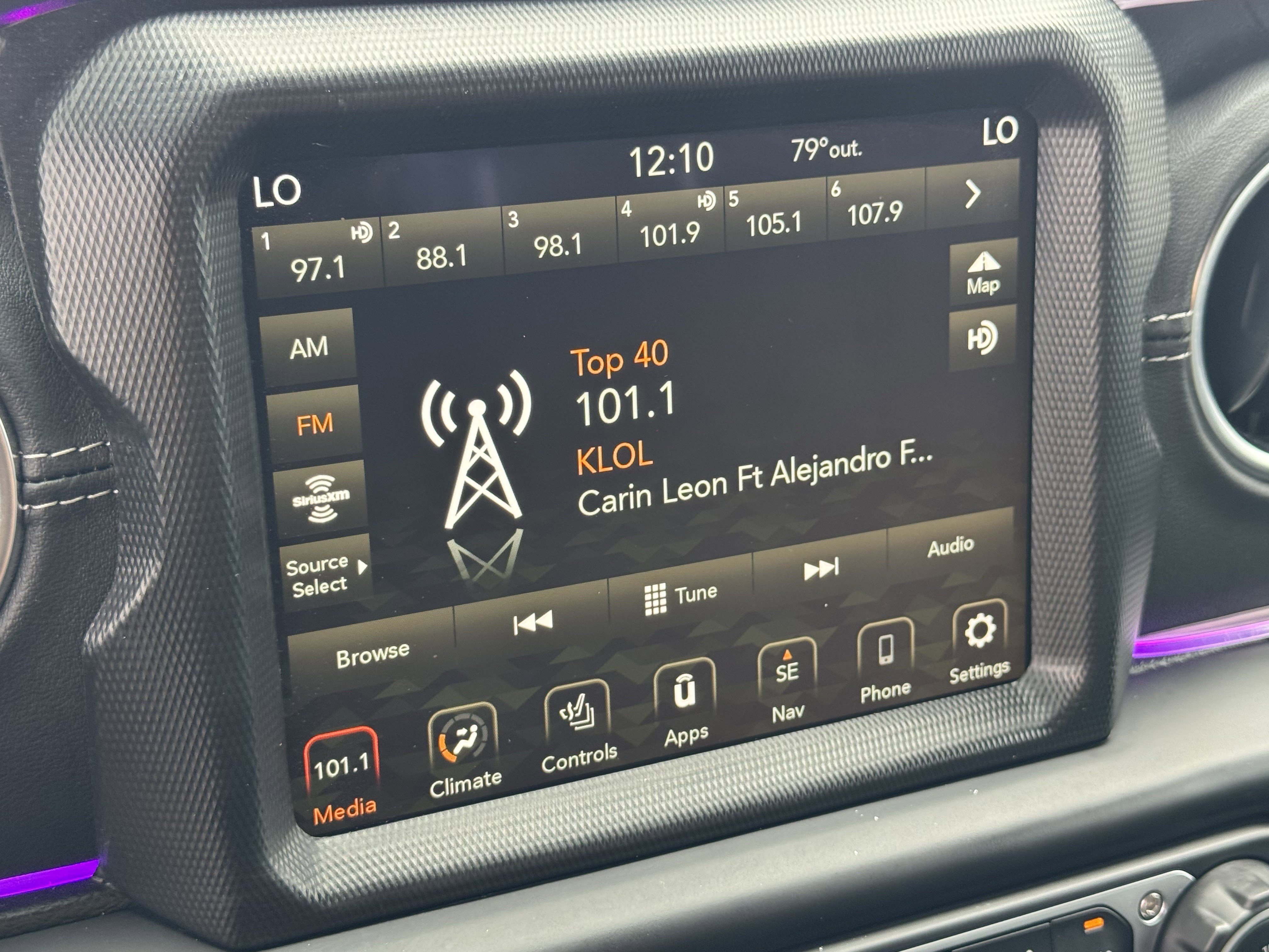 Used 2023 Jeep Wrangler Sahara w/ Cold Weather Group image 18