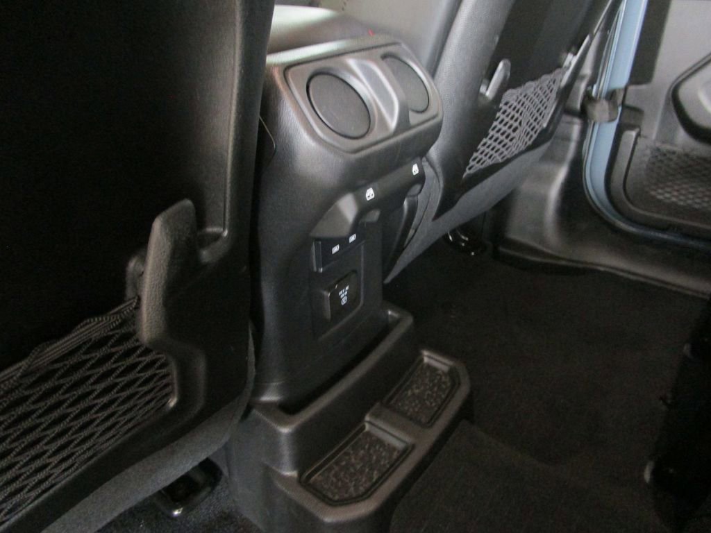 Used 2024 Jeep Wrangler Unlimited Rubicon image 21