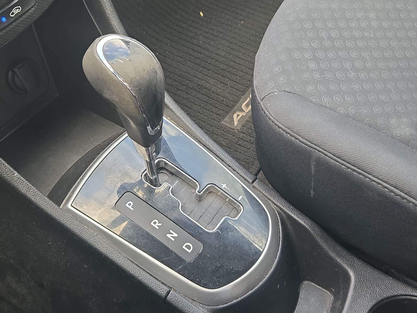 Used 2013 Hyundai Accent SE FWD image 30
