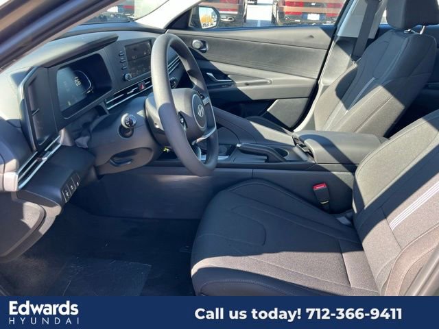 New 2025 Hyundai Elantra SE image 19