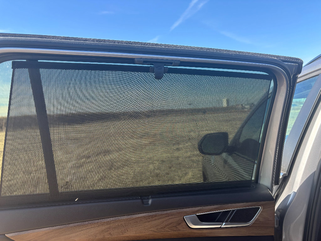 Used 2025 Volkswagen Atlas SE image 38