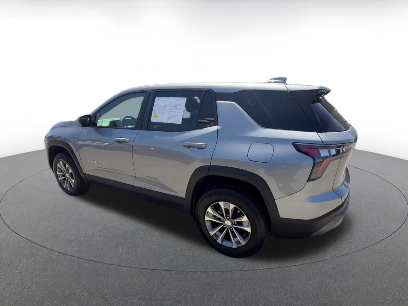 Used 2025 Chevrolet Equinox LT FWD image 12