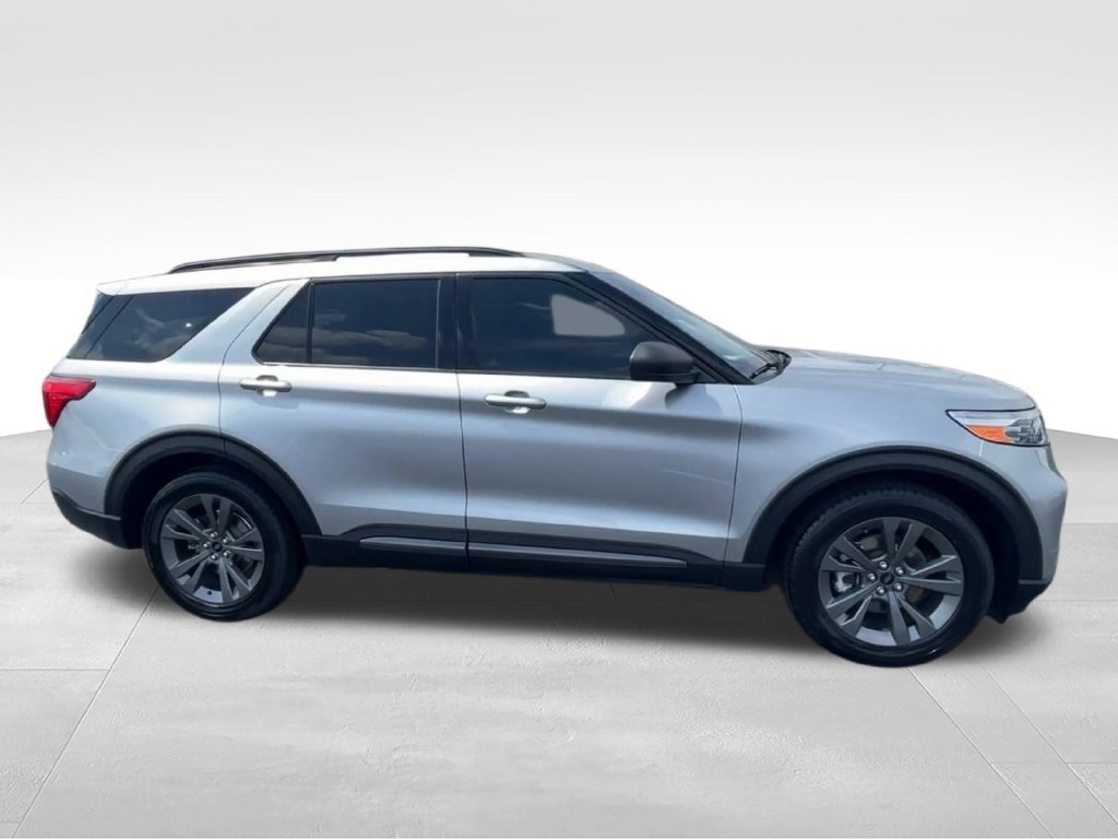 Used 2021 Ford Explorer XLT w/ Equipment Group 202A RWD image 9