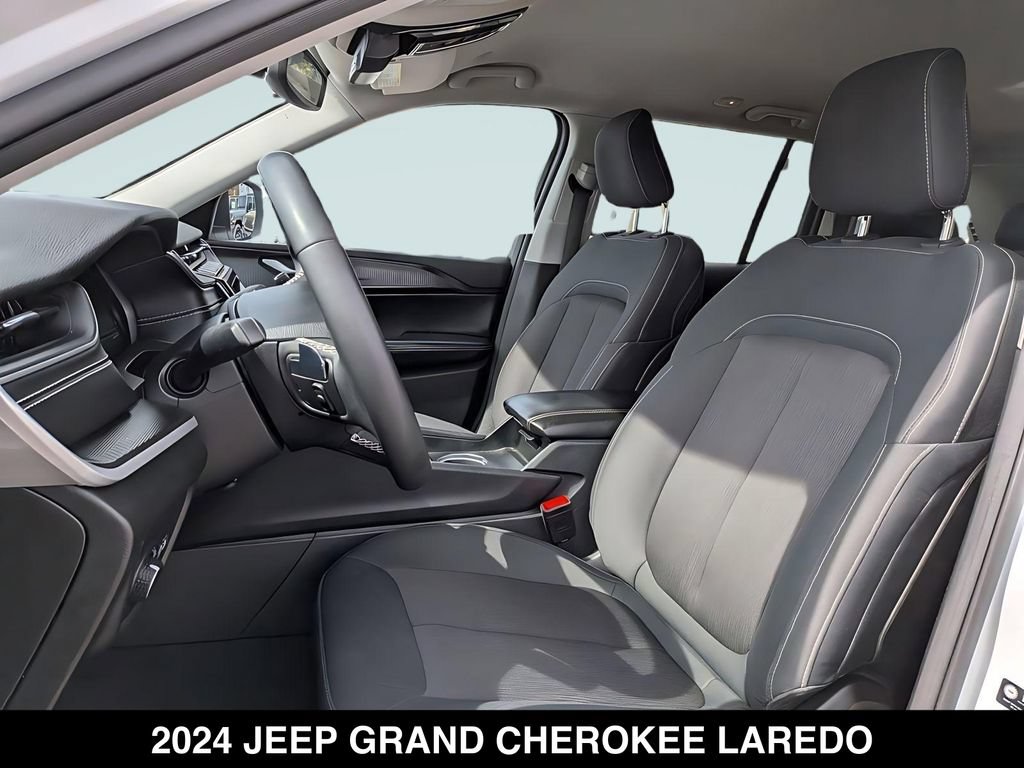 Used 2024 Jeep Grand Cherokee Laredo AWD/4WD image 12