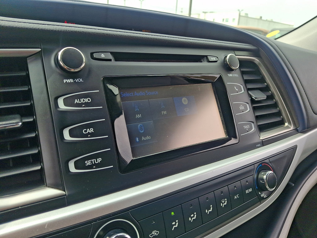 Used 2019 Toyota Highlander LE image 28
