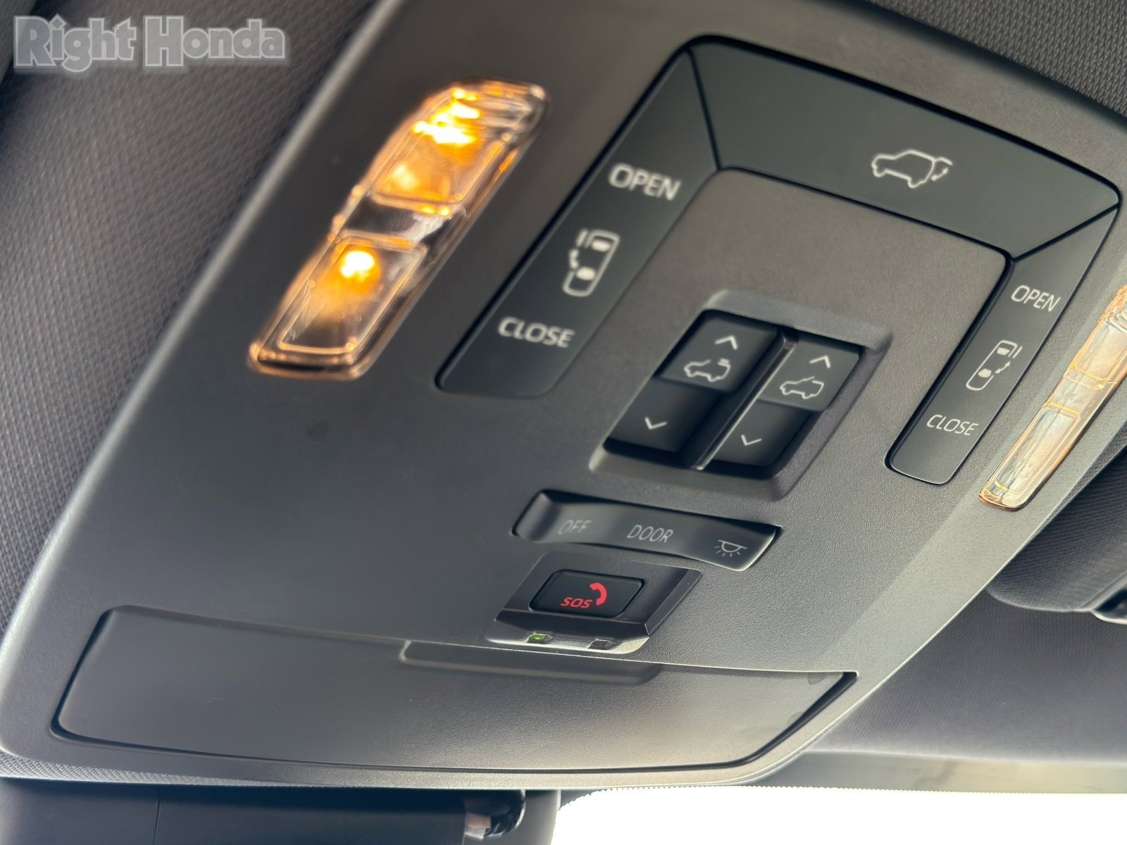 Used 2024 Toyota Sienna XLE image 26