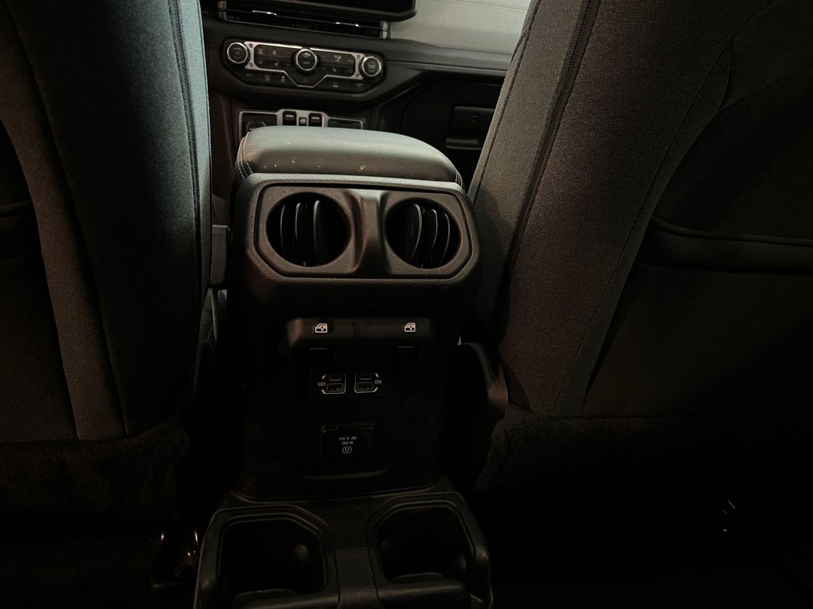 Used 2025 Jeep Wrangler Sahara image 23