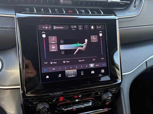 New 2025 Jeep Grand Cherokee Altitude w/ Trailer Tow Package image 21