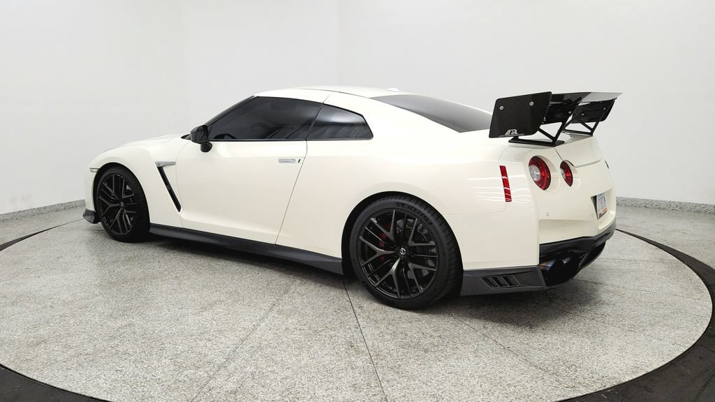 Used 2019 Nissan GT-R AWD/4WD image 11