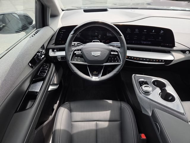 Used 2025 Cadillac Optiq Luxury 2 w/ LPO, Floor Liner Package AWD/4WD image 30