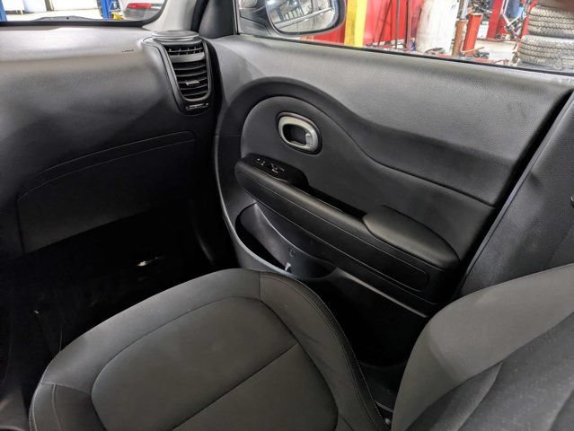 Used 2018 Kia Soul w/ Option Group 020 FWD image 16