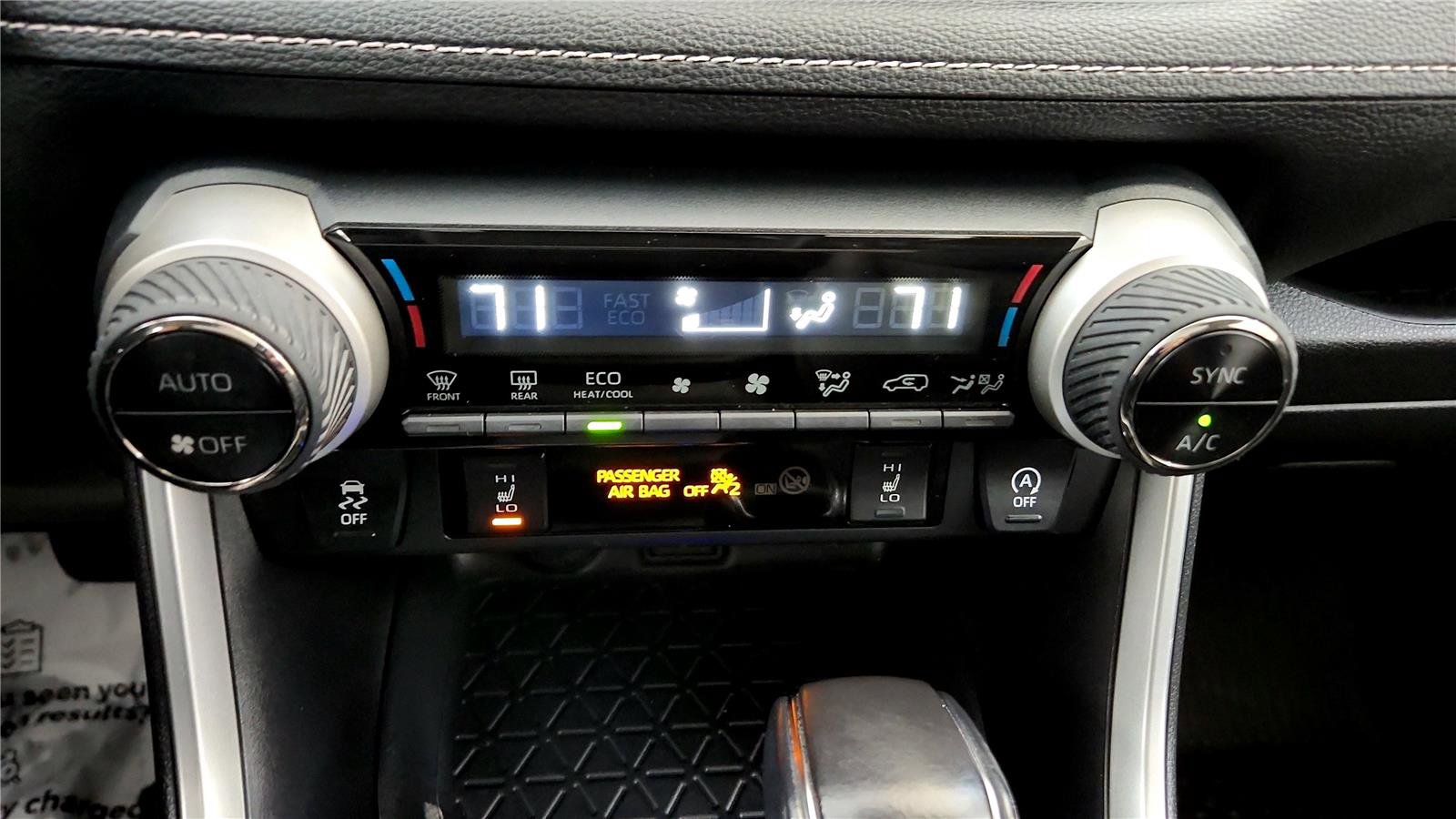 Used 2020 Toyota RAV4 XLE Premium image 31