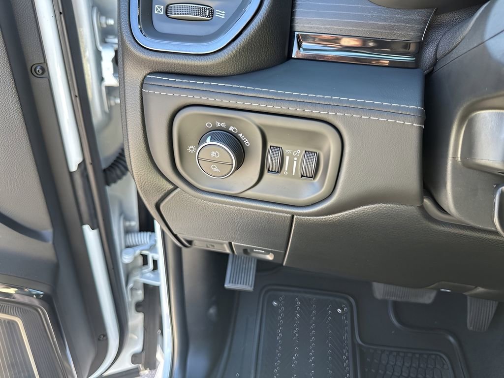 Used 2024 RAM 2500 Limited AWD/4WD image 30