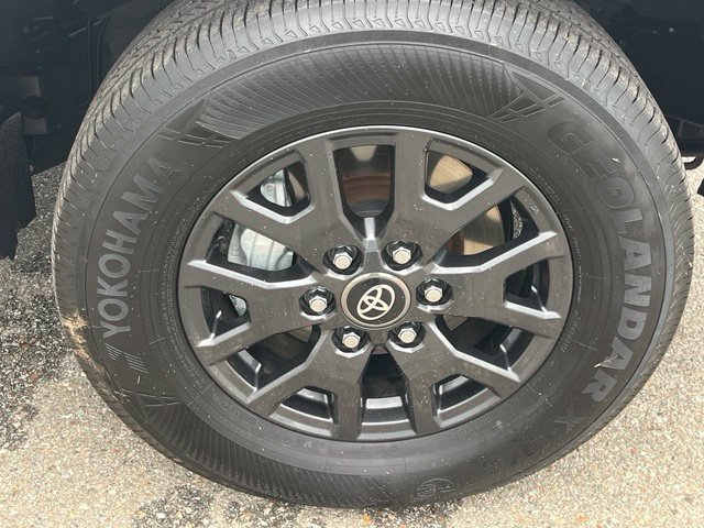 Used 2025 Toyota 4Runner SR5 AWD/4WD image 30