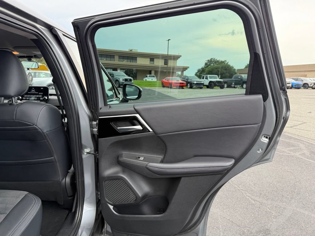 Used 2023 Mitsubishi Outlander SE AWD/4WD image 9