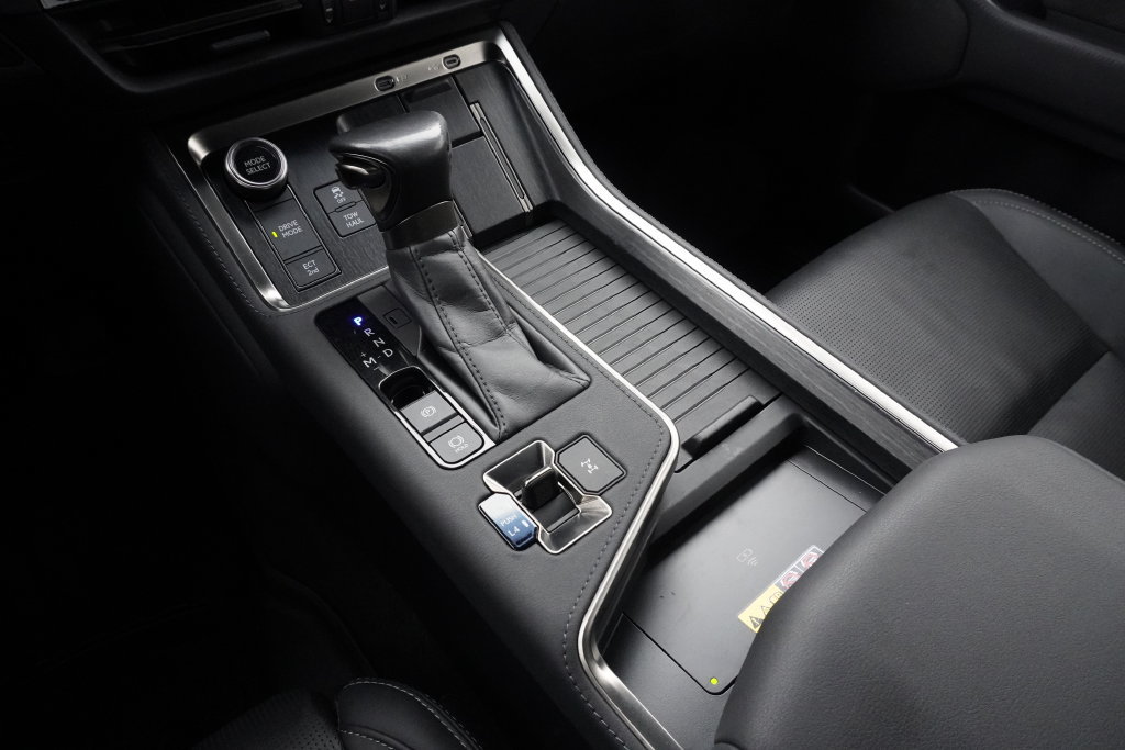Used 2024 Lexus GX 550 w/ Accessory Package (Z1) AWD/4WD image 14
