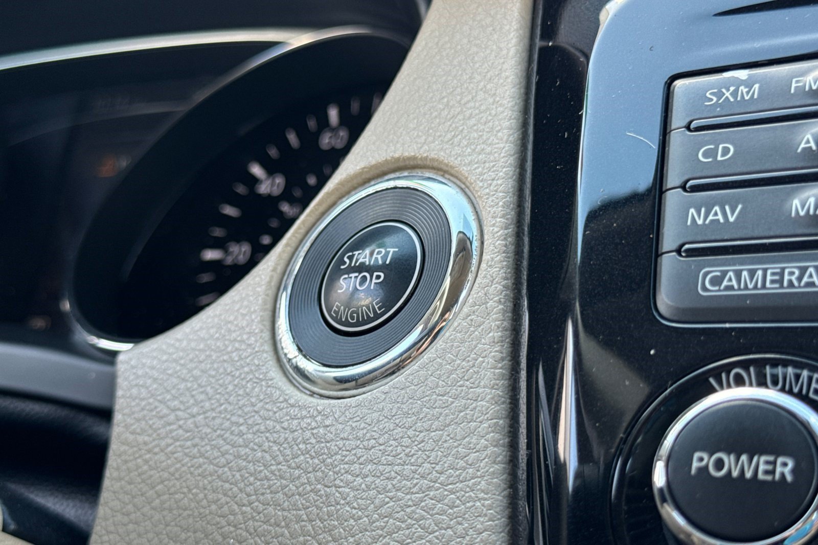 Used 2015 Nissan Rogue SV w/ SV Premium Package FWD image 17