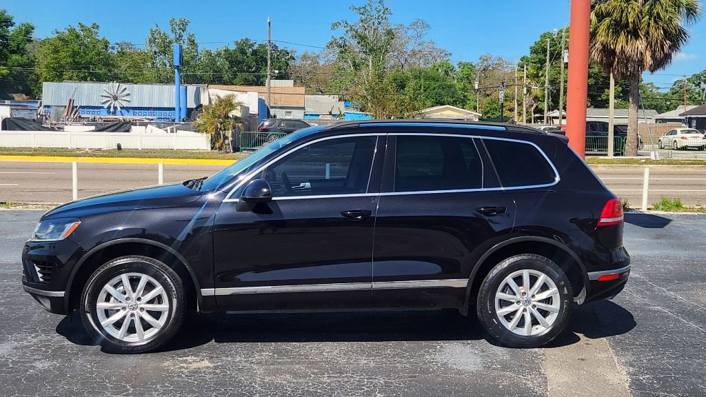 Used 2015 Volkswagen Touareg Sport AWD/4WD image 3