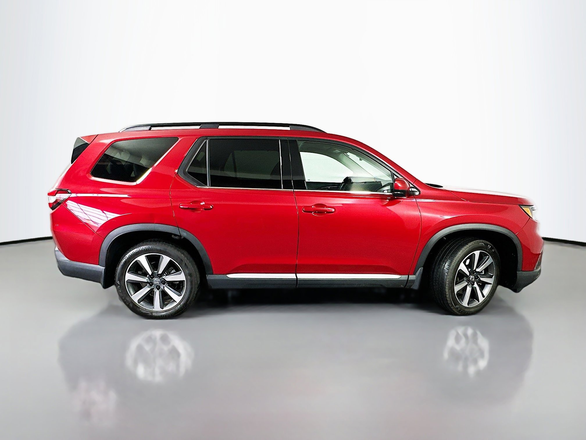 Used 2025 Honda Pilot Touring image 8